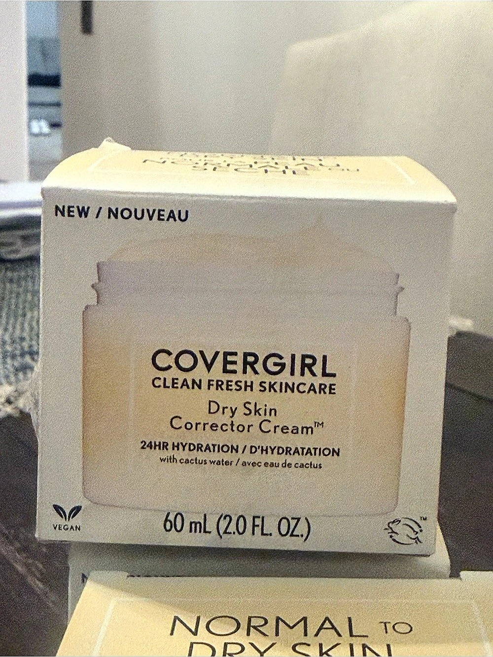 Covergirl Clean Fresh Skincare Dry Skin Corrector Cream